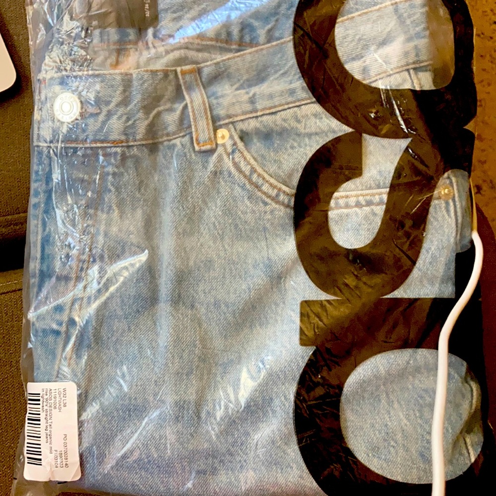 Unopened ASOS 90’s straight leg lightwash jeans